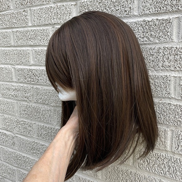 NWT 14” mixed browns wig highlighted dark brown long bangs sleek full rounded - Picture 16 of 16